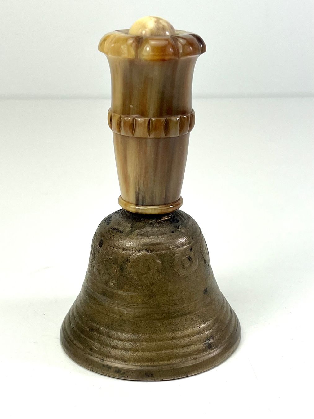 Glocken & Treicheln: Tischglocke Messing mit Horn Griff Antik – Gebraucht aus Zürich von Arche_Brockenhaus 2