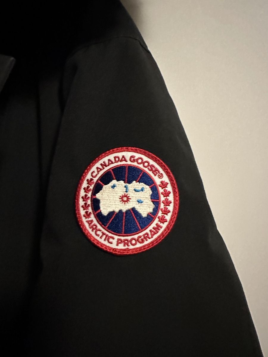 Canada Goose Mäntel: Canada Goose Parka Noir Taille L – Gebraucht aus Biel/Bienne von Endrit.d_31 2