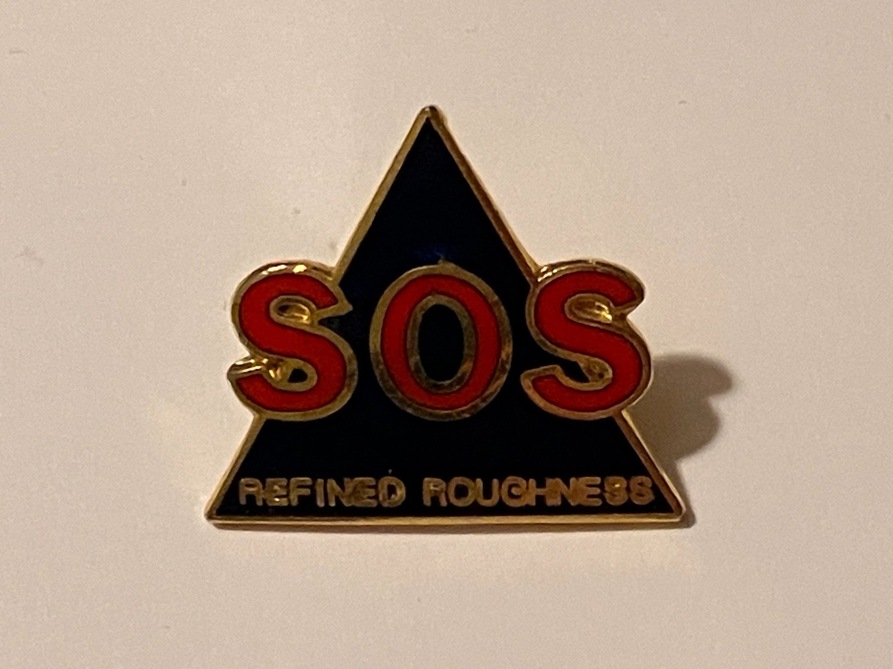 Placchette & Badge: 1 Pin SOS Refined Roughness – Usato da Basel venduto da djwwpp