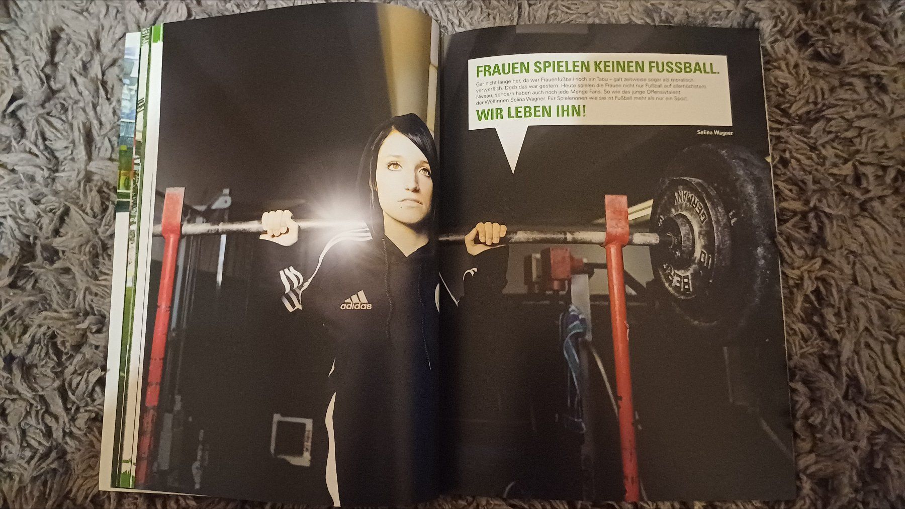 Dokumente: Fanartikelkatalog VfL Wolfsburg 2011/12 – Gebraucht aus Uznach von DeNois 4