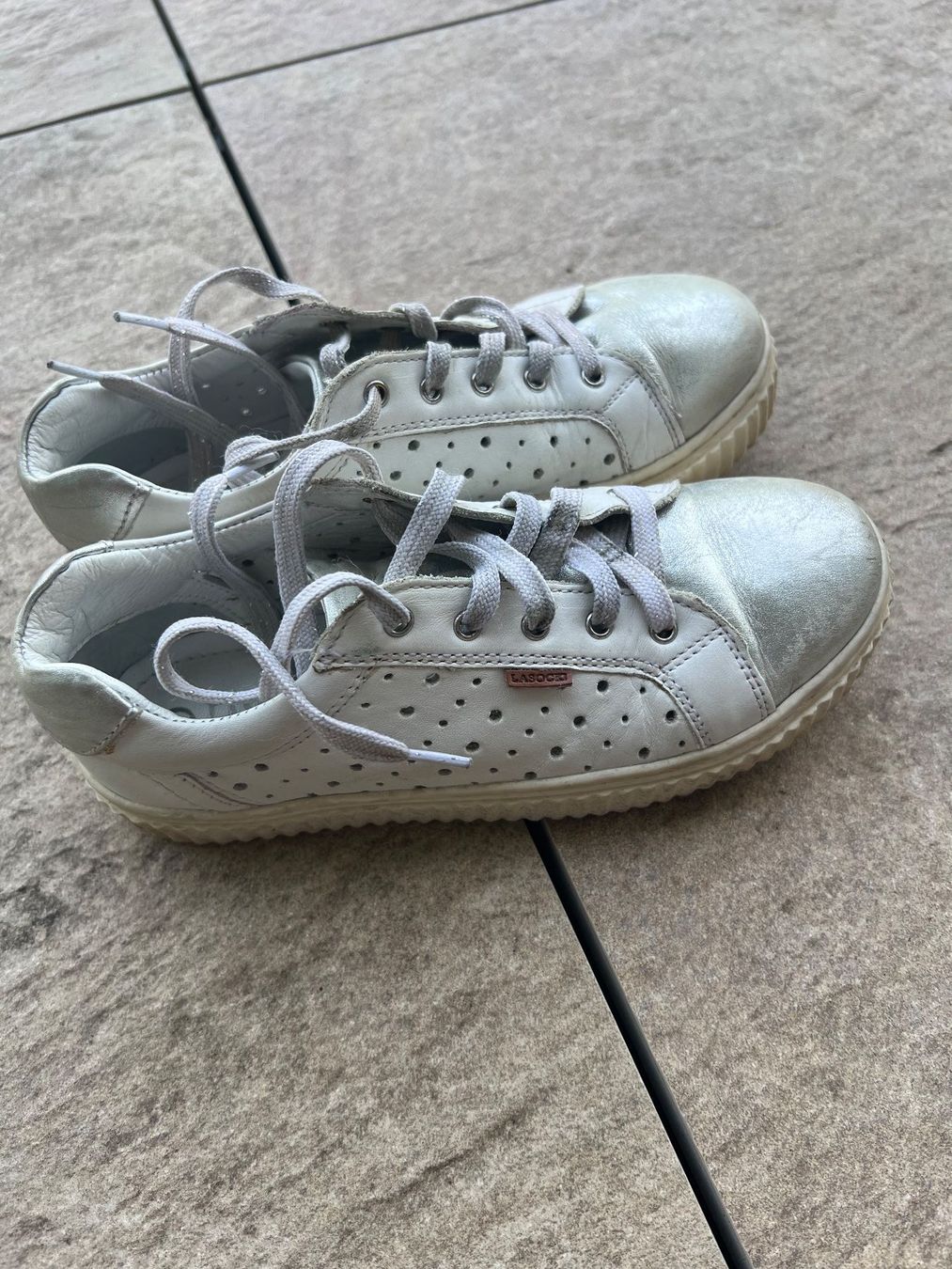 Schuhe für Mädchen: Wunderschöner Mädchenschuh Lasocki Grösse 33 – Gebraucht aus Schmitten FR von mar_jk2r