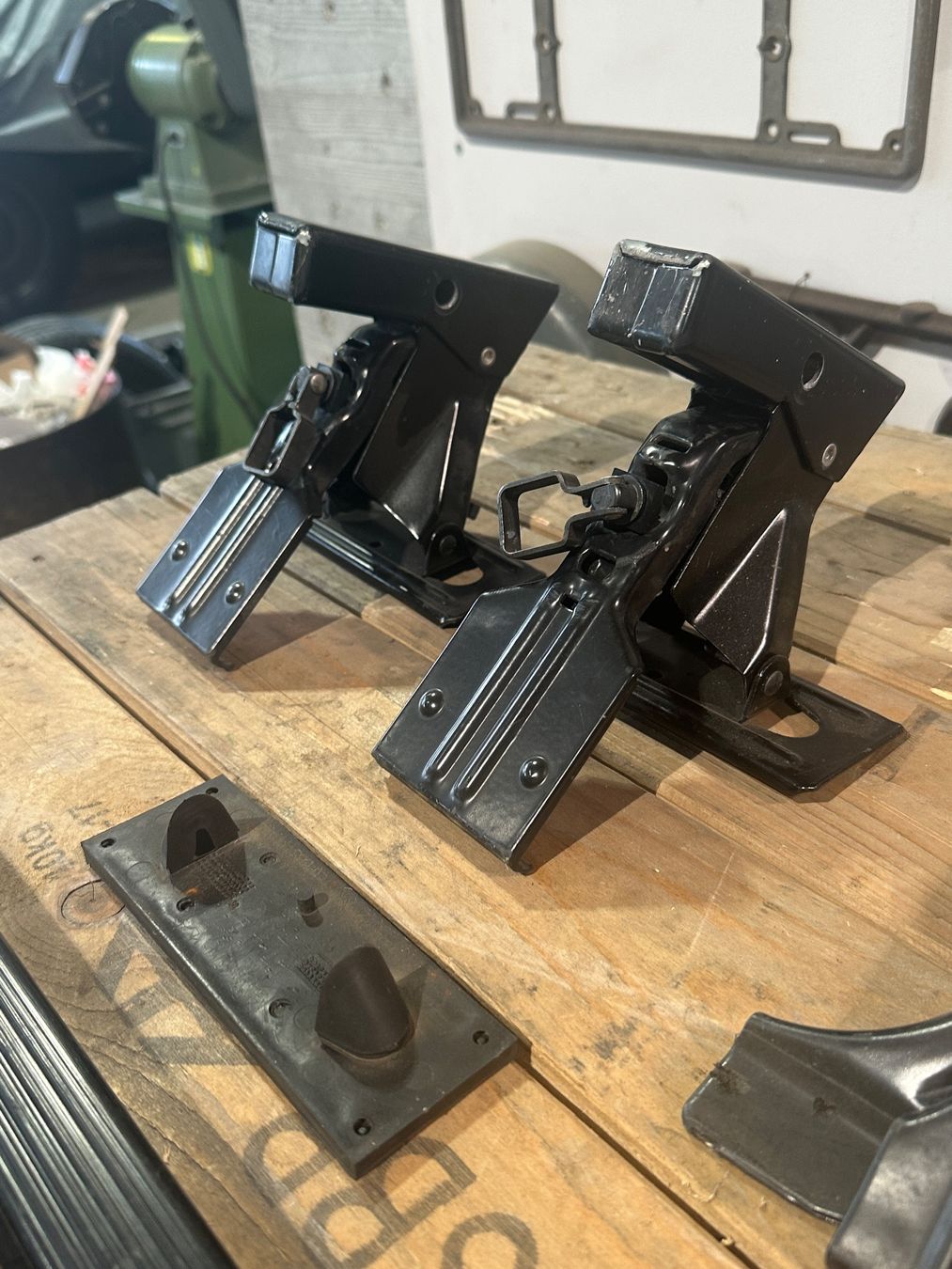 Thule Barres de toit: Thule Dachträgerzubehör – D'occasion à Luzern par Fracht-Design 2