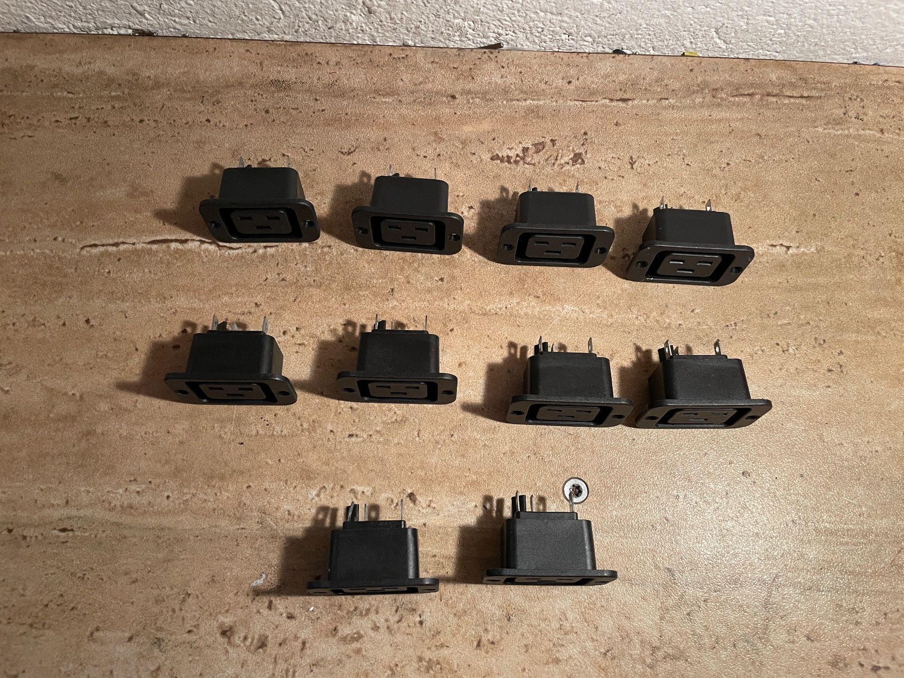 Stecker: 10stk C19 Kaltgeräte Einbausteckdose – Gebraucht aus Ehrendingen von Cyrilf99 1