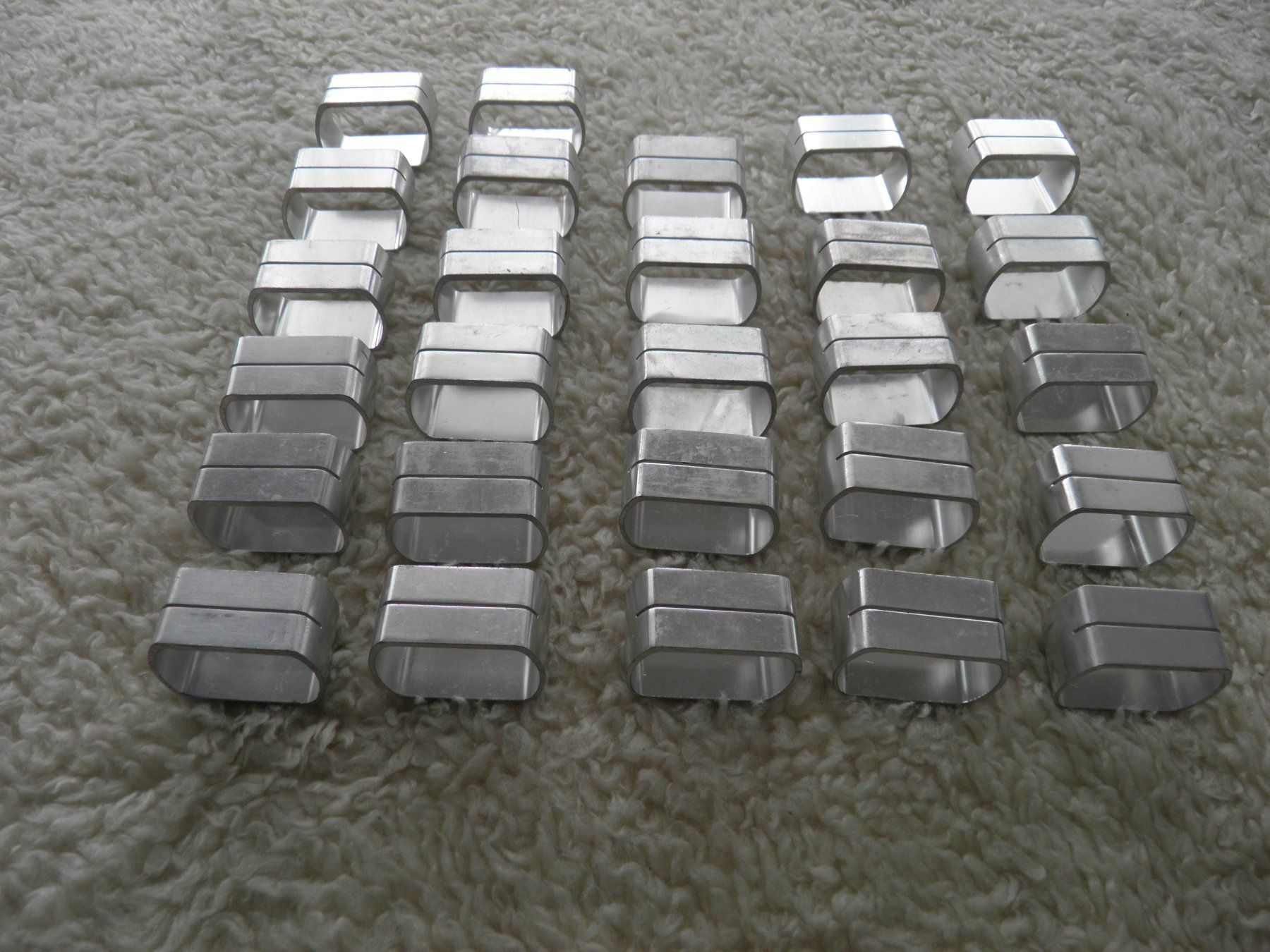 Supporti a parete: Gastroräumung: 27 Tischkartenhalter Aluminium – Usato da Triesen FL venduto da Trigon