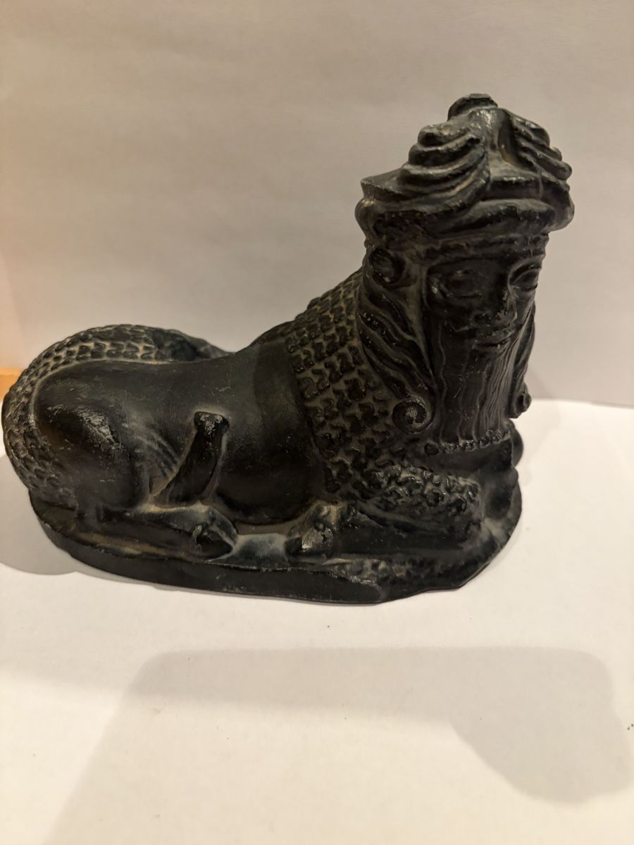 Figurines: taureau androcéphale couché – D'occasion à Echallens par JAR69