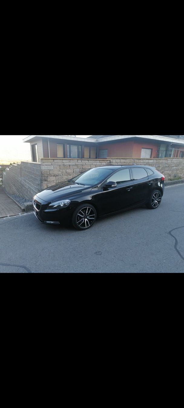 Volvo Autos: Volvo v40 – D'occasion à Nendeln par Kranz07