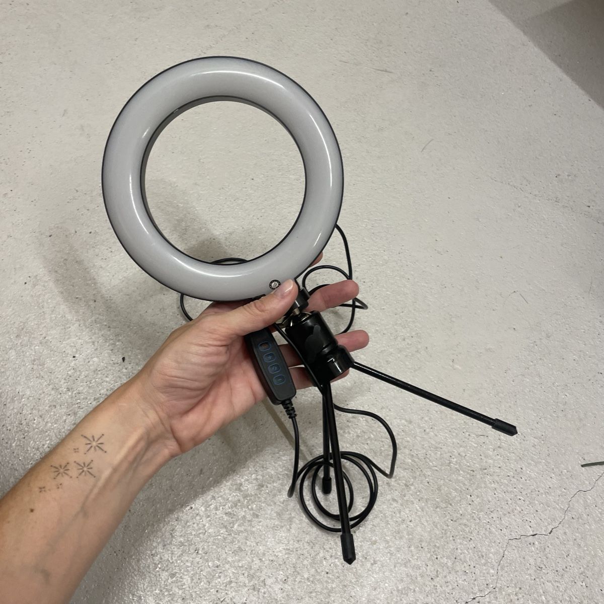 Lampen: Ringlicht mit Stativ und USB-Kabel, Durchmesser 15cm – Neu (gemäss Beschreibung) aus Utzenstorf von beatrice.ch 7