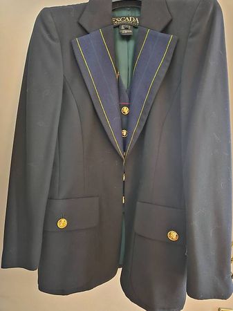 A vendre aussi belle que rare veste Escada en laine