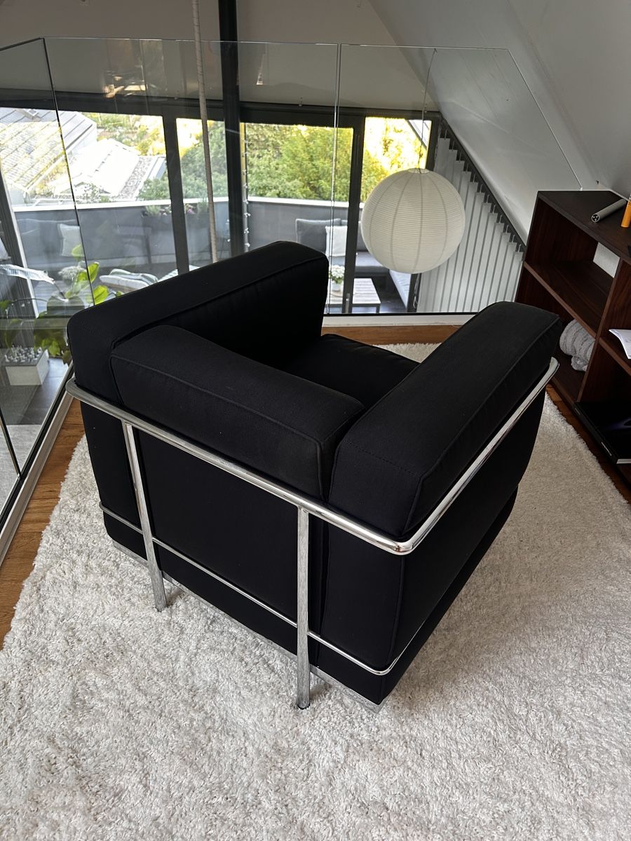 Le Corbusier Poltrone: LC 2 le Corbusier von Cassina – Usato da Muttenz venduto da j.prescha 1