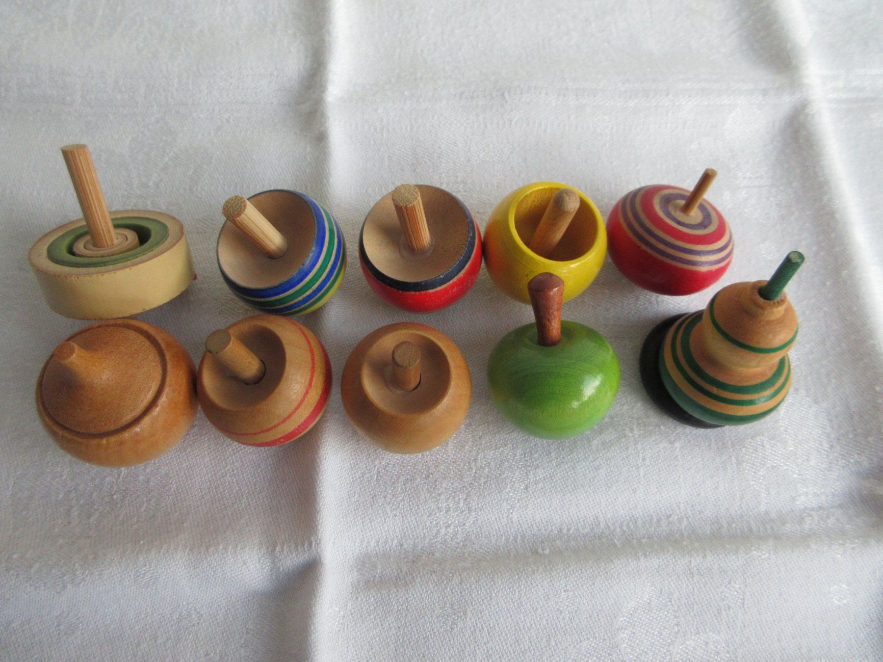 Spielzeuge: 10 asiatische Holz-Kreisel, aus Sammlung – Gebraucht aus Binningen von tempipassati 1