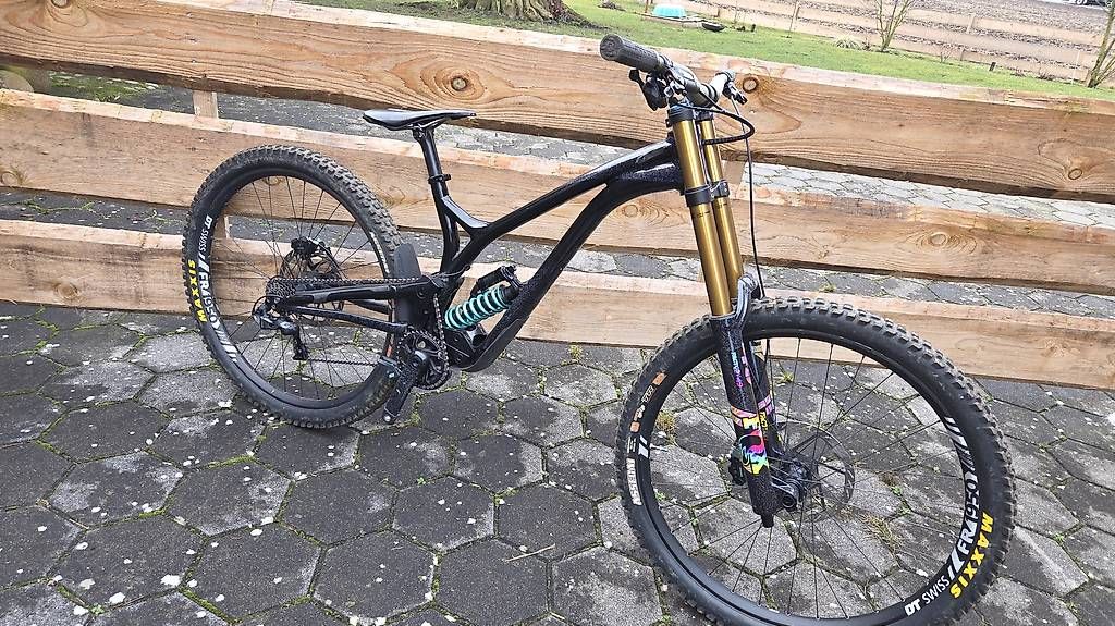 Vélos: Commencal Supreme Team 2020 – D'occasion à Zauggenried par SahliM 2