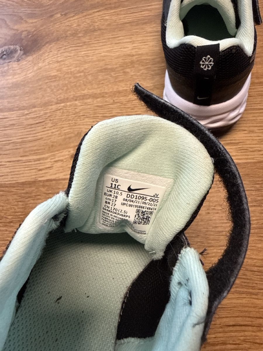 Nike Scarpe per ragazzi: Sneaker Nike Gr. 28 – Usato da Rohr b. Olten venduto da -FaLu- 4