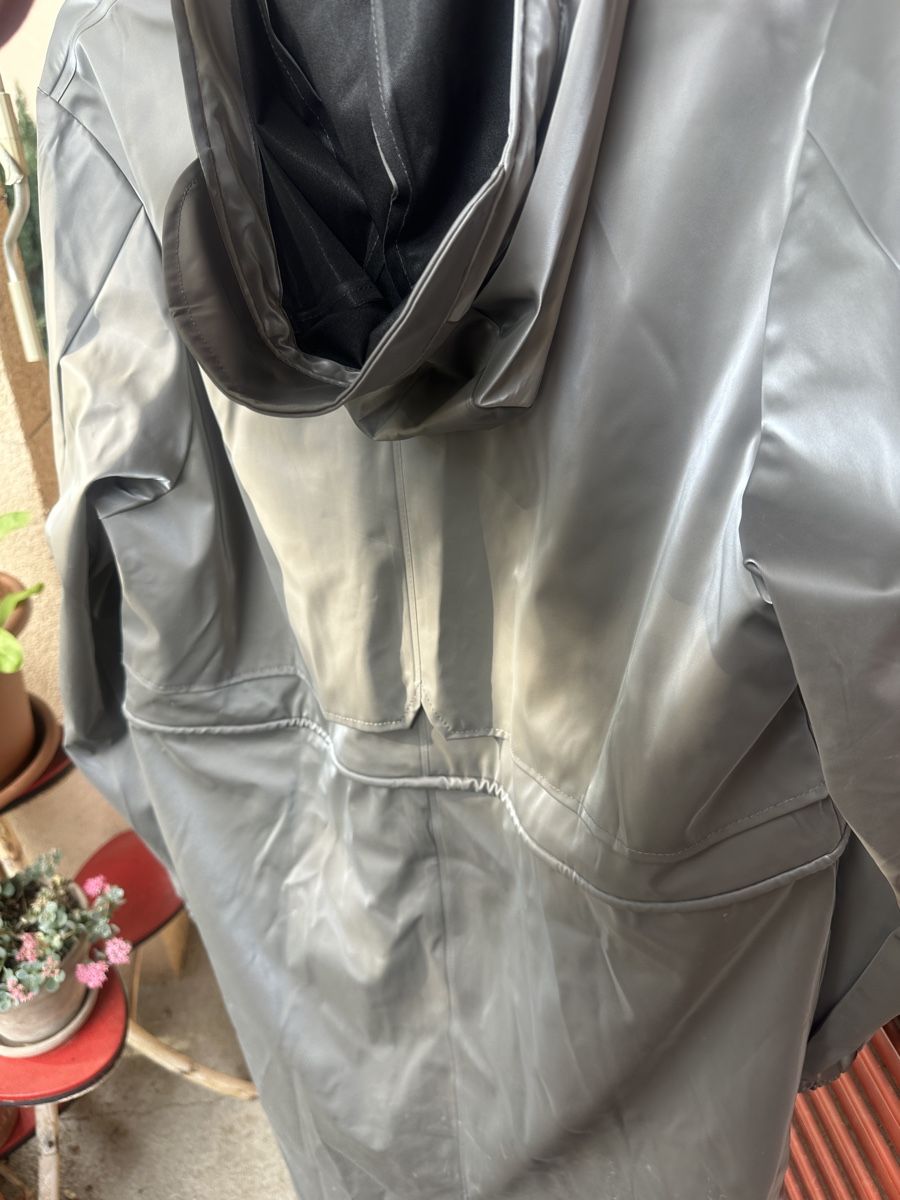 Rains Jacken: Rains Regenjacke – Neu (gemäss Beschreibung) aus Zürich von Yannuschka 1