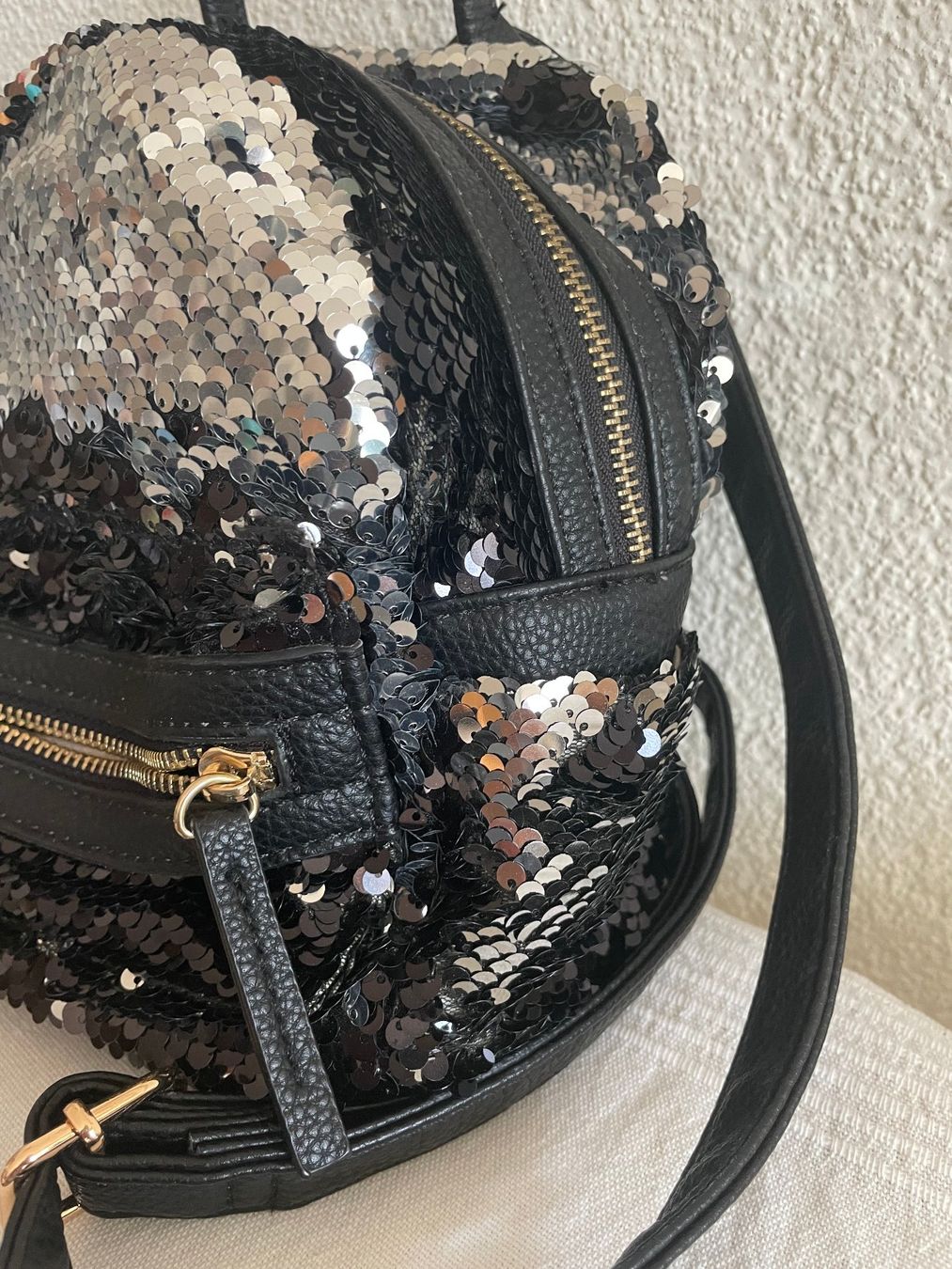 Zaini: Schwarzer Rucksack mit Pailletten – Usato da Münchenbuchsee venduto da hamama18 2