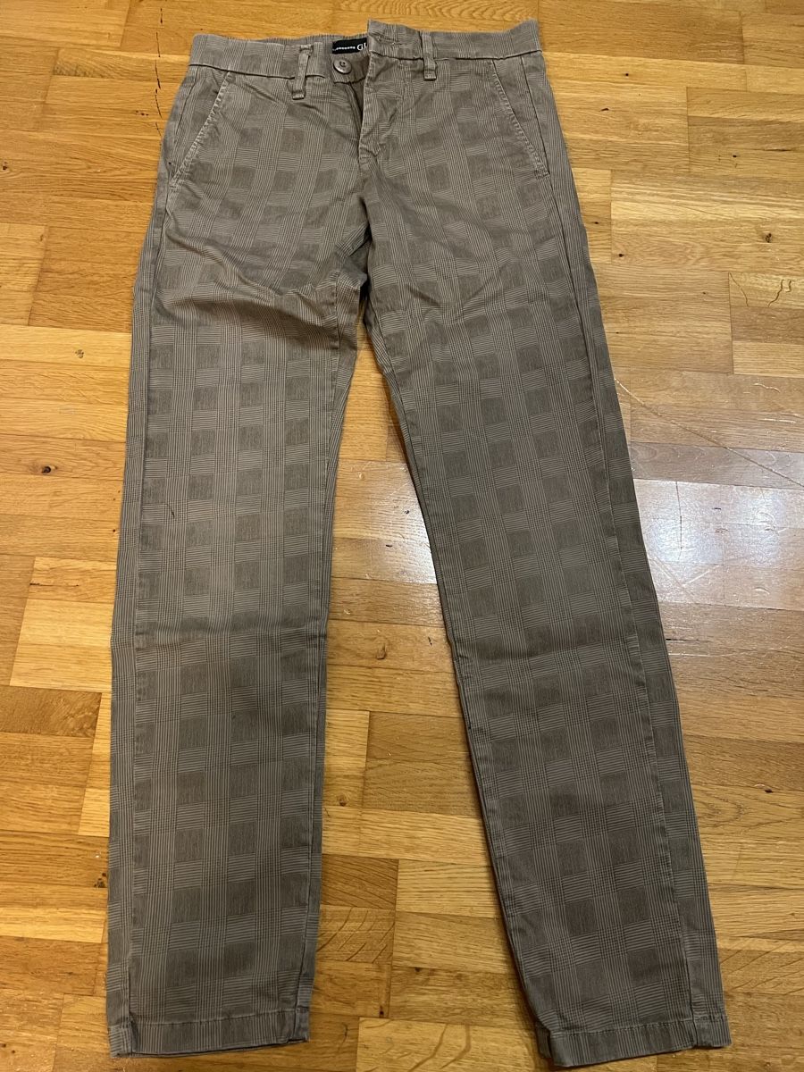 Guess Pantaloni: Hosen Gröss 28 – Usato da Herisau venduto da YOLO76