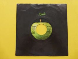 Paul McCartney And Wings – Live And Let Die / I Lie Around