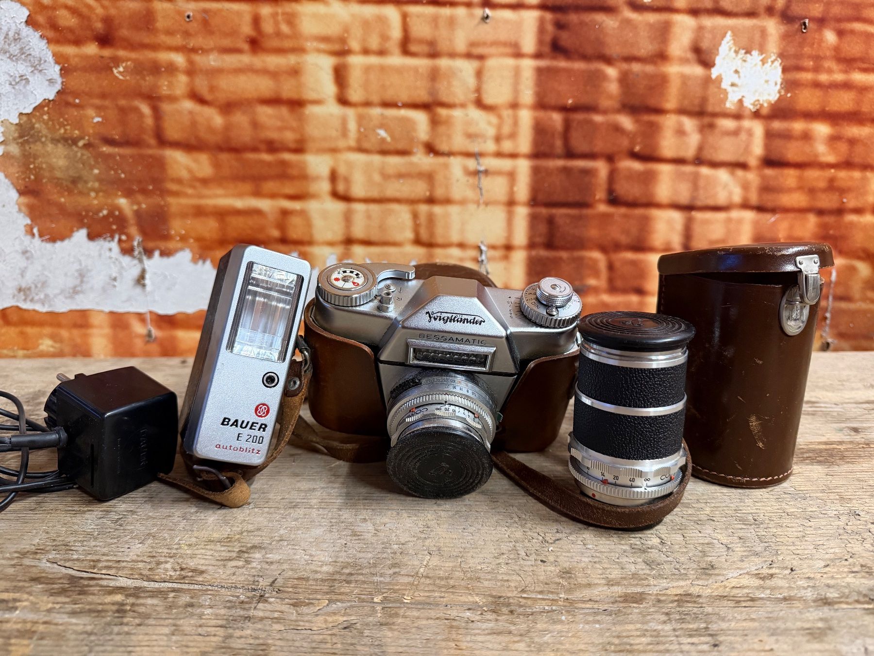 Voigtländer Fotocamera: Voigtländer Bessamatic Kamera Set mit Objektiven – Usato da Otelfingen venduto da Yossi-68