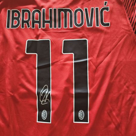 ZLATAN IBRAHIMOVIC AC MILAN 2023/24 HAND SIGNIERT