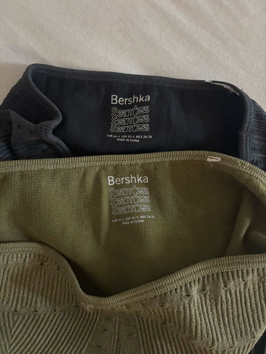 Bershka Blouses, T-shirts & Tops: top Bershka – Neuf (Voir description) à Vouvry par sha_rk5q 2
