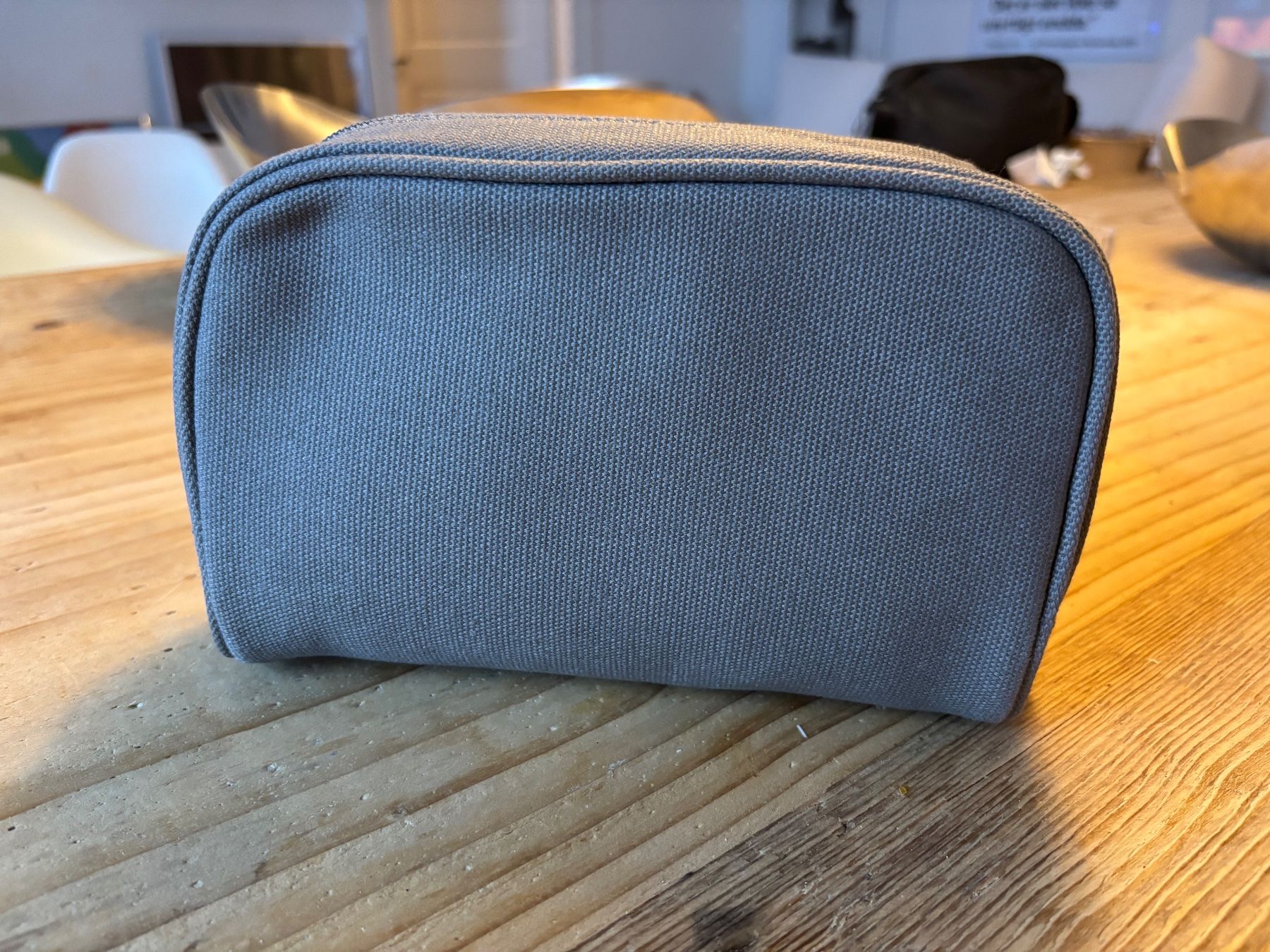 Kosmetikkoffer: SWISS First Class Amenity Kit – Necessaire Kulturtasche Grau – Neu (gemäss Beschreibung) aus Luzern von pengmarket_gmbh 1
