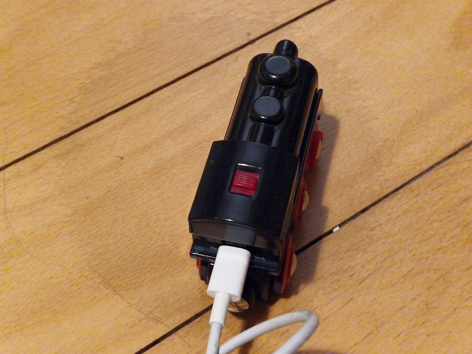 Brio Giocattoli: BRIO Akku-Lok, 33599 Rechargeable Engine with mini USB cable – Usato da Zürich venduto da mbudgetfan 5