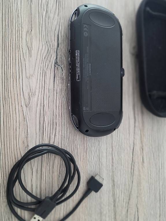 Console: Sony PlayStation Vita PCH-1004 OLED + Gioco e Custodia – Usato da Bellinzona venduto da Cuscio 1