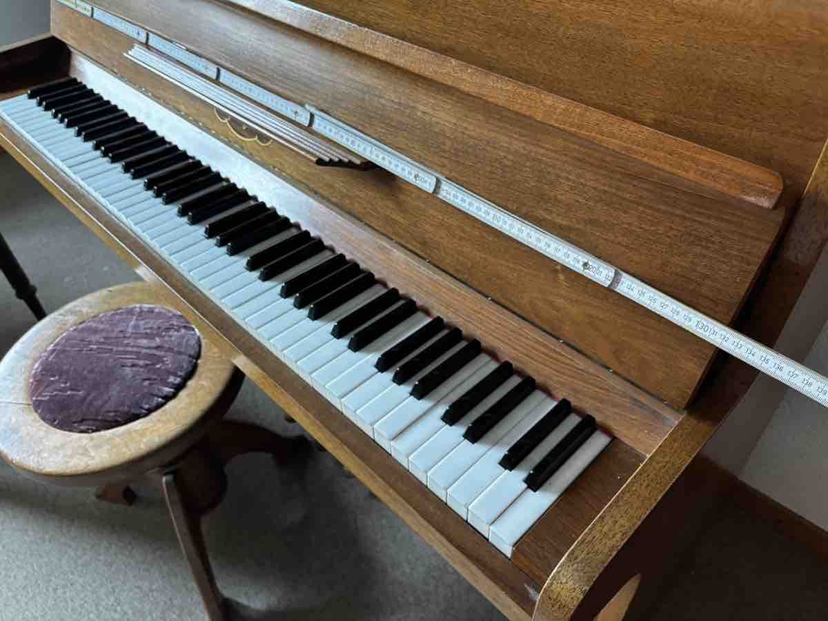 Burger & Jacobi Strumenti musicali: Klavier Burger & Jacobi braun – Usato da Inwil venduto da loe_5yxs 1