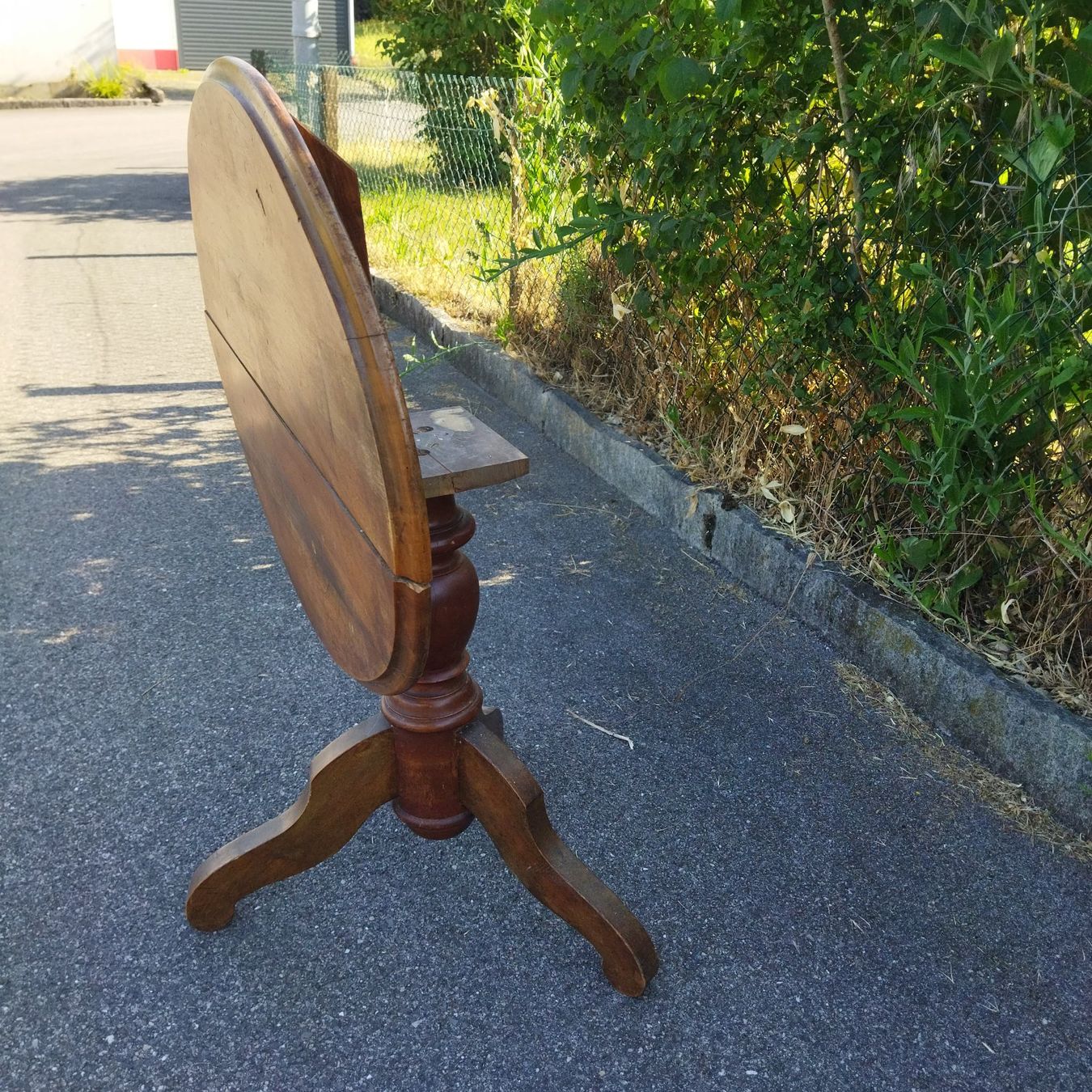 Tavoli: gueridon Biedermeier – Usato da Courtételle venduto da Netha 1