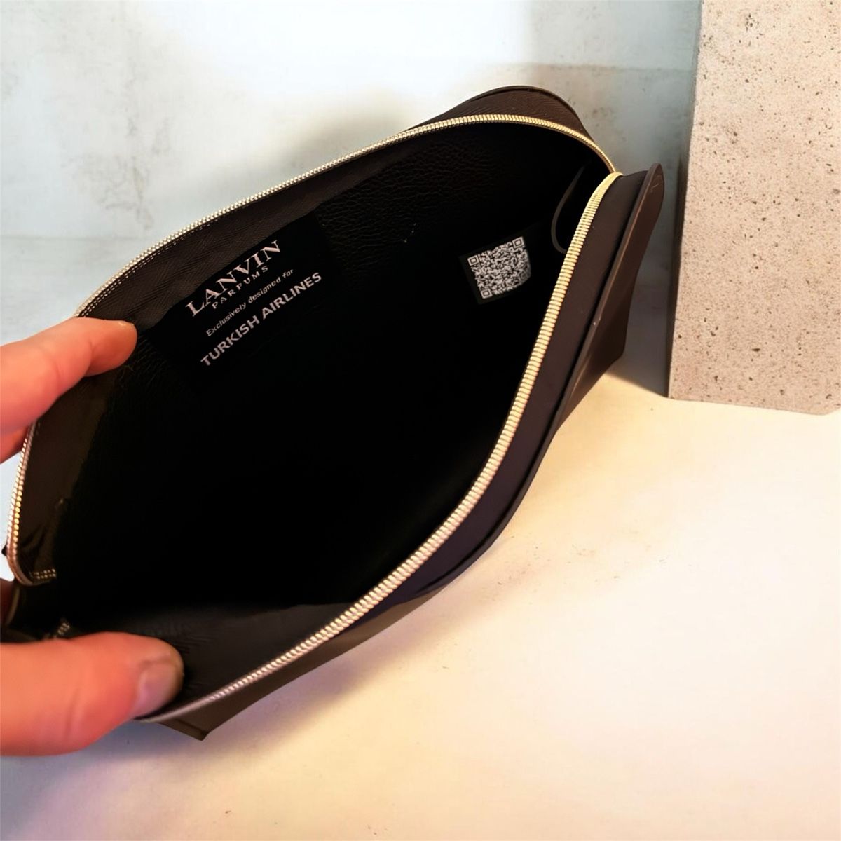 Lanvin Kosmetikkoffer: Pochette LANVIN – Neu und originalverpackt aus Châtel-St-Denis von Montclair_Swiss 1