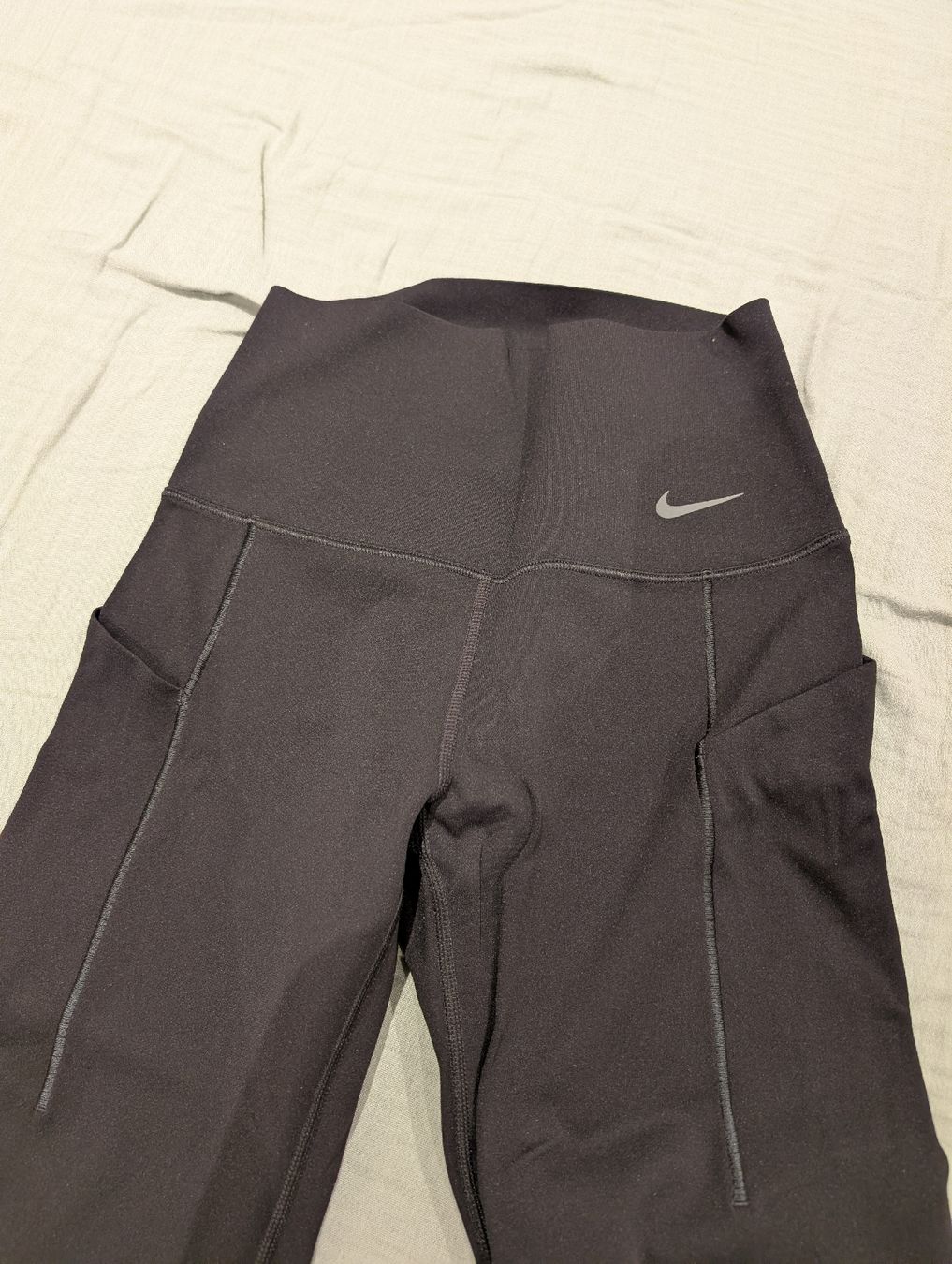 Nike Leggings: Nike Leggings Universa – Nuovo (secondo la descrizione) da Magden venduto da mightykels