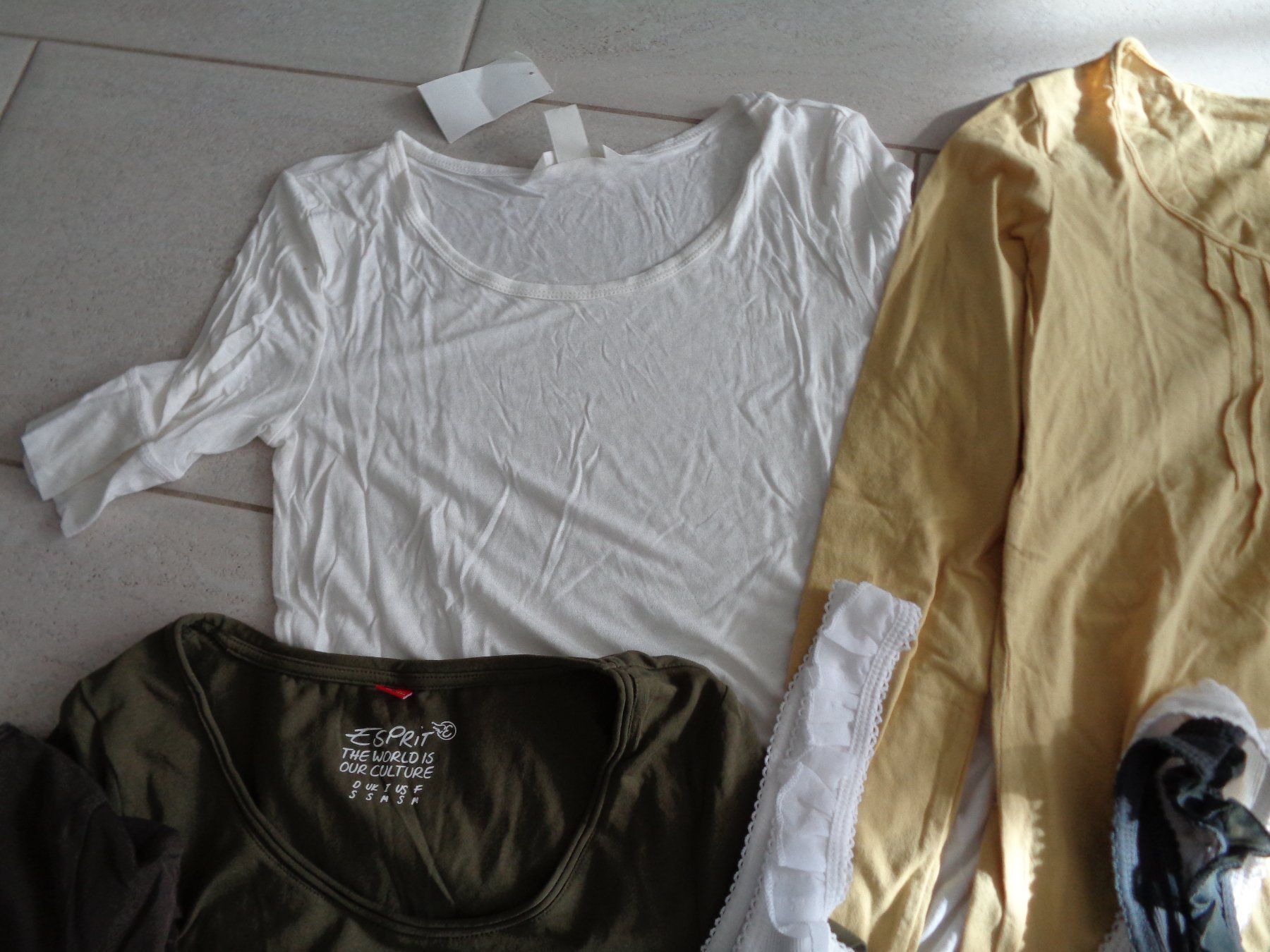 Lotti di vestiti: KLEIDER PAKET GR.XS/S – Usato da Rotkreuz venduto da Samballi 1