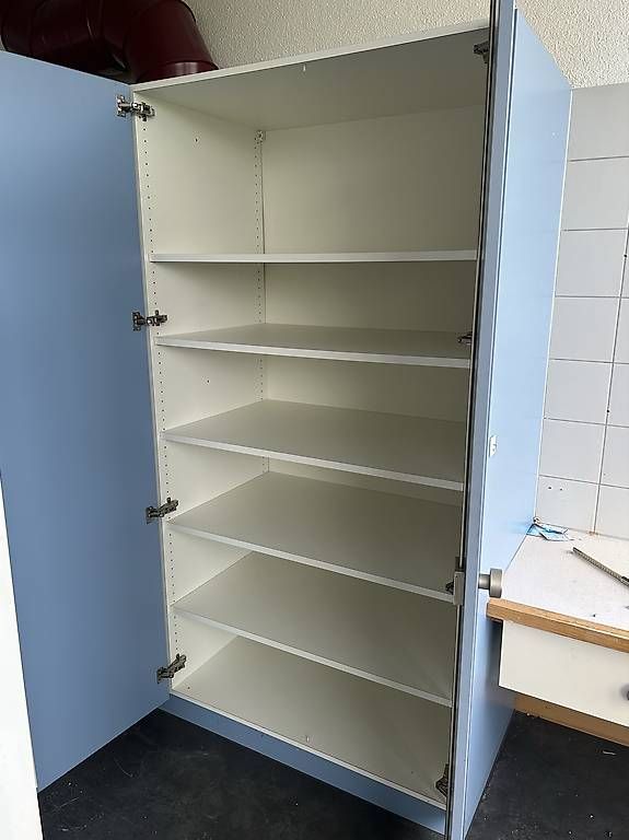 Armadi: Schrank blau – Usato da Stans venduto da Benzen 1