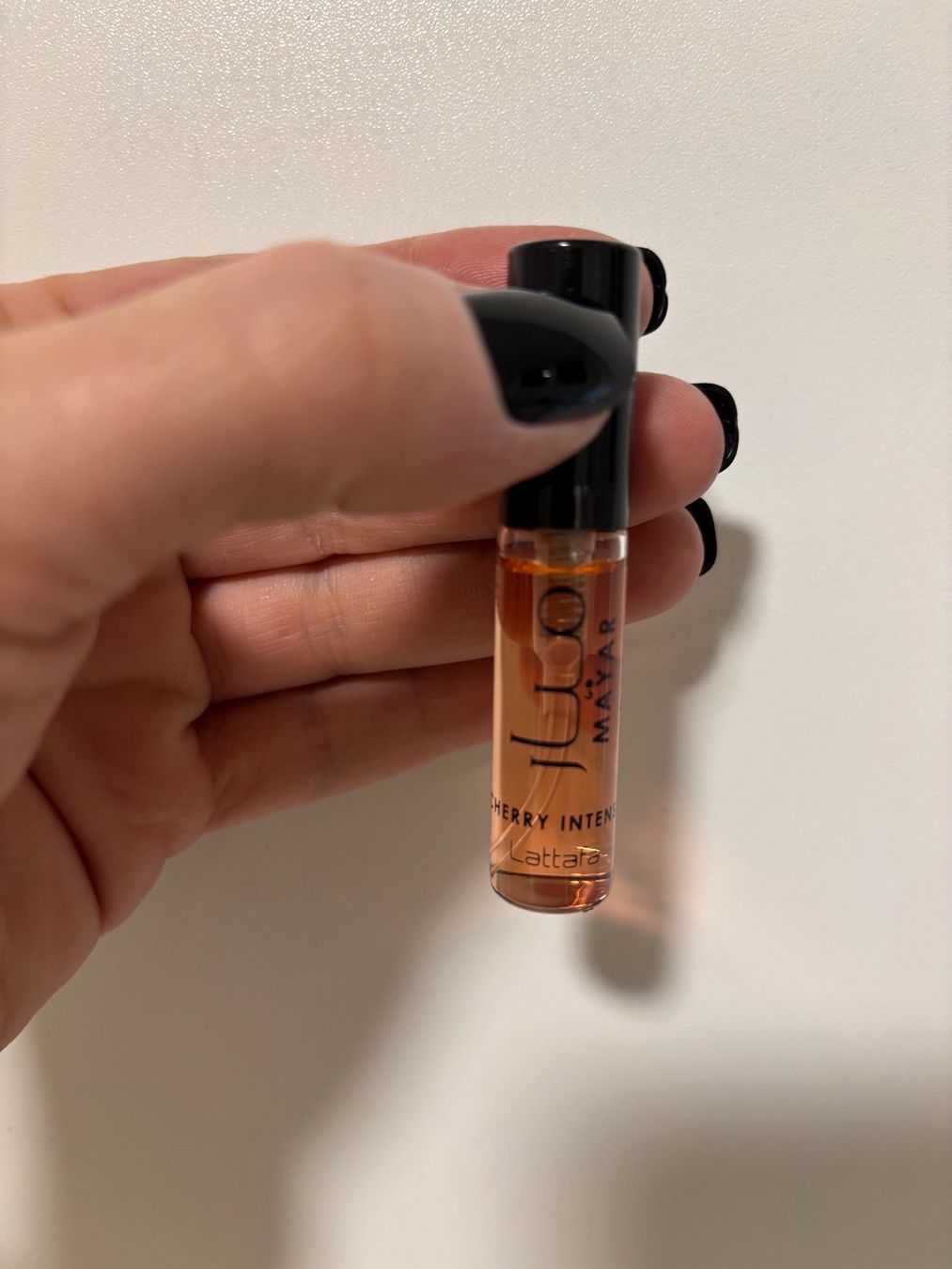 Lattafa Profumi & Eau de Toilette: Lattafa Mayar Cherry Intense EDP 4ml., Neu – Nuovo e nell'imballaggio originale da Zürich venduto da deruja
