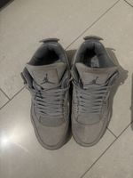 Sneaker Jordan 4 Retro KAWS grau gebrauchter Zustand