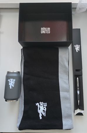 Manchester United Fan Set Schal Becher Stift Schwarz Neu