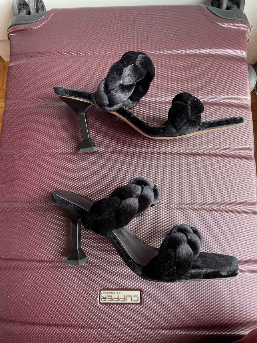 H&M Chaussures femmes: Samt Heels Gr. 40 – D'occasion à Lengnau BE par DieBiene8