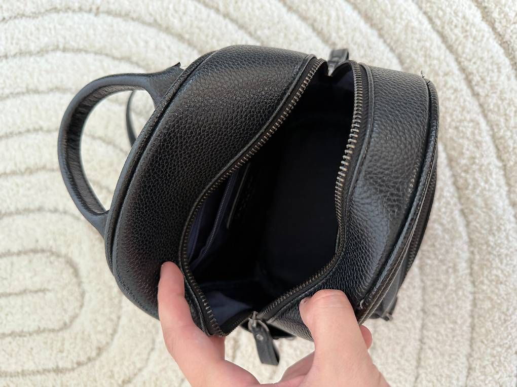 Zaini: Kleiner schwarzer Rucksack in Leder Optik – Usato da St. Gallen venduto da Nata_i 2