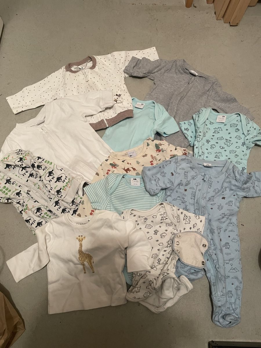 Lotti & Set di vestiti: Baby Kleider Grösse 50/56 – Nuovo (secondo la descrizione) da Winterthur venduto da sLoerli