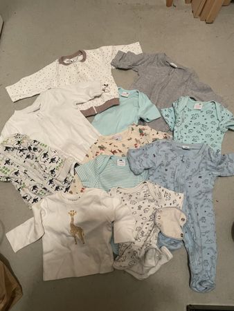 Baby Kleider Grösse 50/56