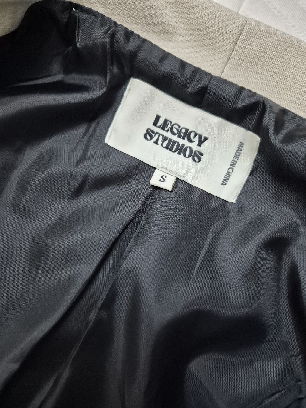 Completi & Tailleur: Legacy Studios Anzug, Beige, Gr. S, Top Zustand! – Nuovo (secondo la descrizione) da Kreuzlingen venduto da sko_9v6b 2