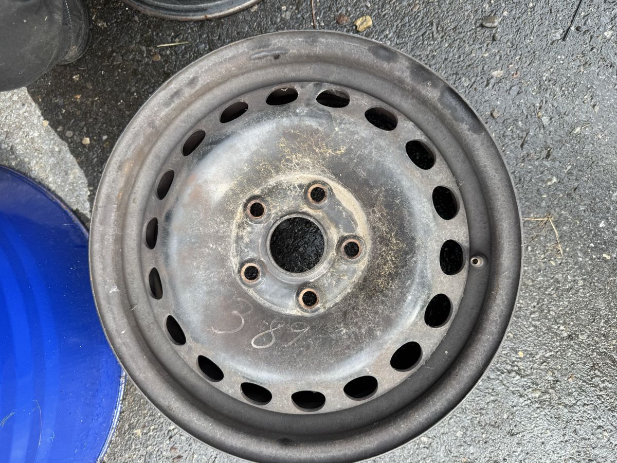 Volkswagen Felgen: VW Stahlfelgen – Gebraucht aus Näfels von ble_sk8d 2