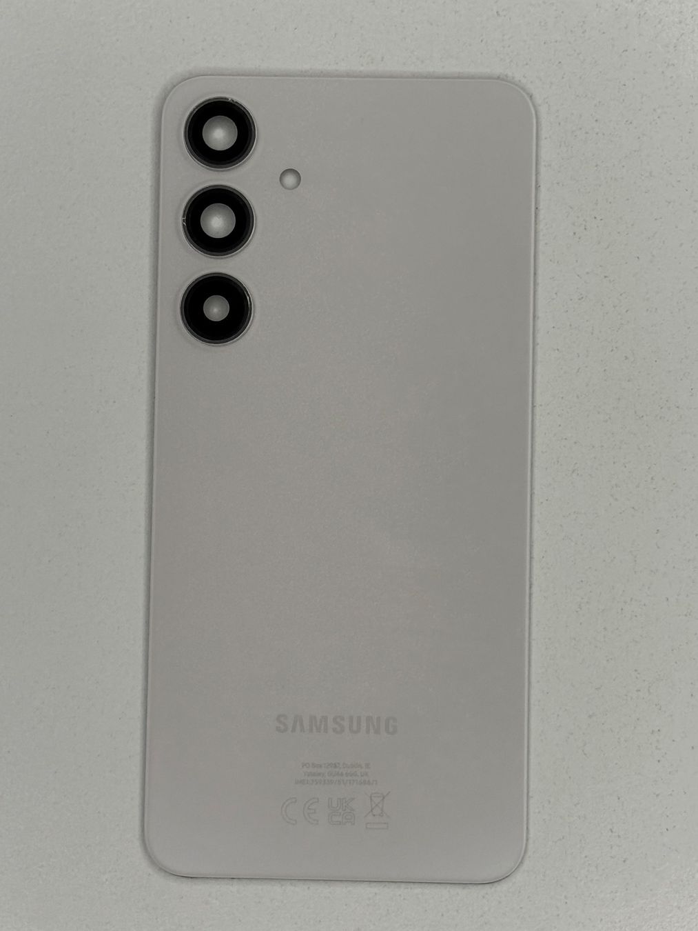 Samsung Telefoni cellulari / Smartphones: Vitre arrière Originale Samsung S24 Plus Gris Ambre – Usato da Zug venduto da ElPhone