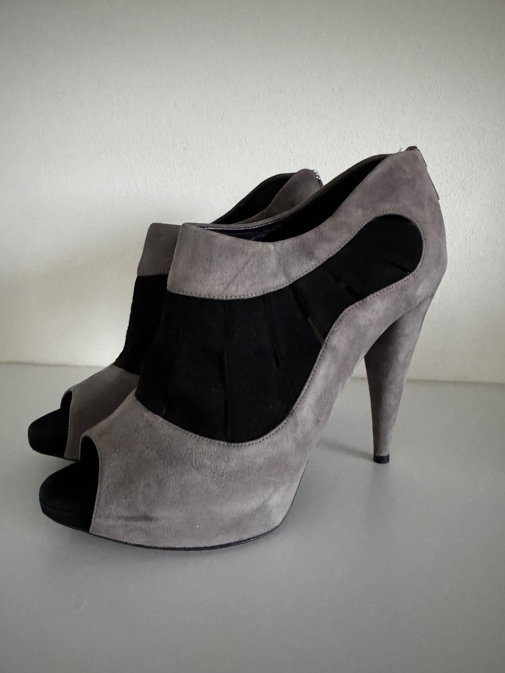 Dior Scarpe da donna: Bottines Christian Dior grises et noires – Usato da Trelex venduto da emi_r59r