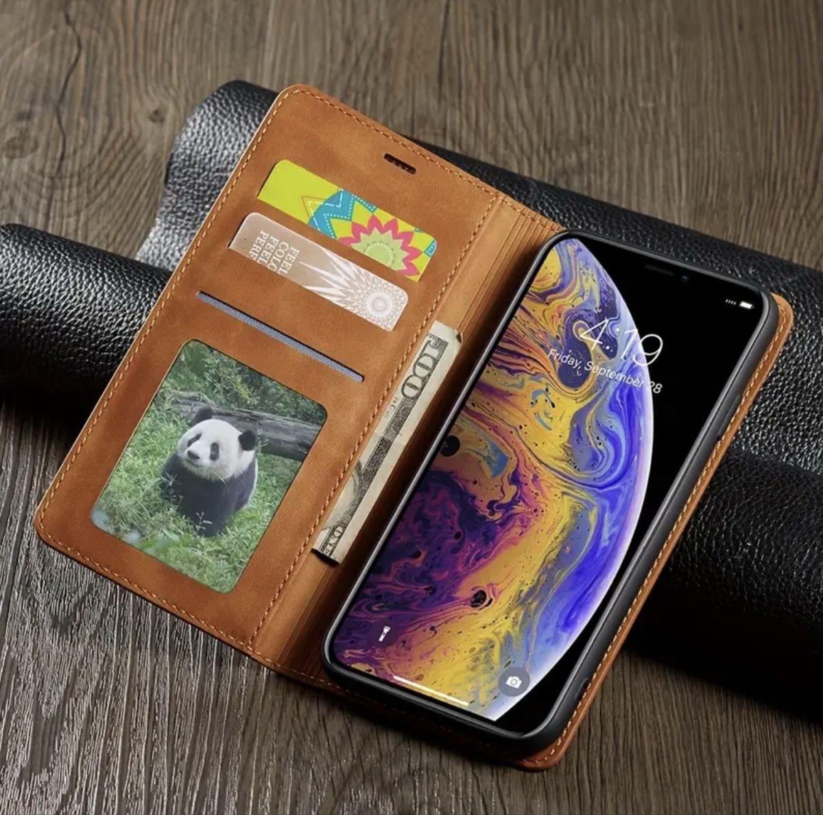 Apple Cover & Protezioni schermo: iPhone 14 Plus Max Leder Klapphülle mit Kartenfach – Nuovo e nell'imballaggio originale da Suhr venduto da SchnapperCH 4