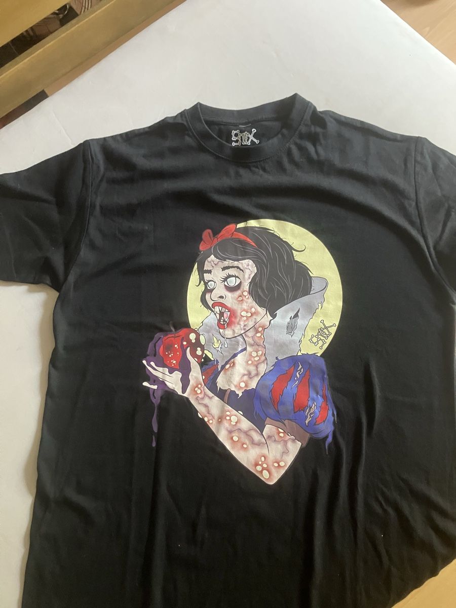 T-shirt: T-shirt stix zombie snow white – Nuovo (secondo la descrizione) da St-Aubin-Sauges venduto da Sonia-Ka 1