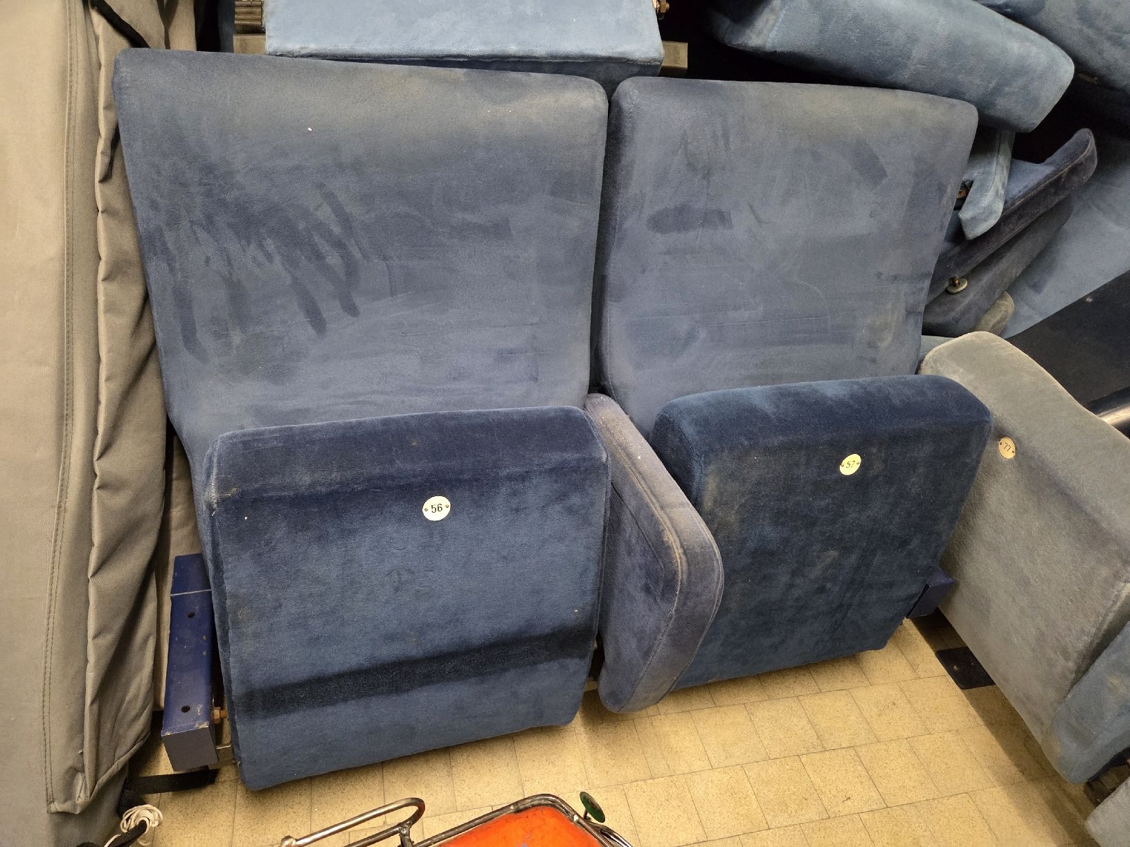 Fauteuils: 3er Kinosessel mit Ersatzteilen – D'occasion à Jona par TK189107 1