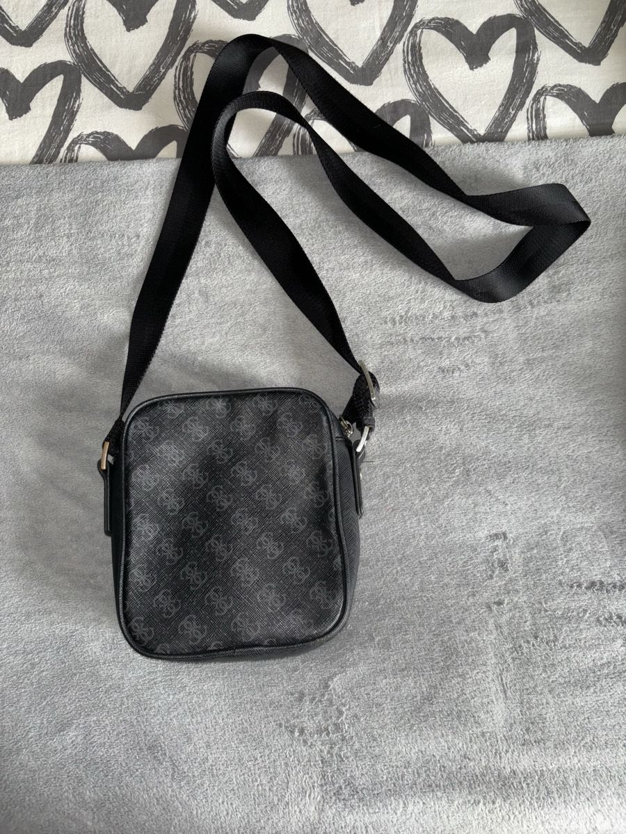Borse: Sacoche Guess – Usato da Begnins venduto da dia_m6l2 1