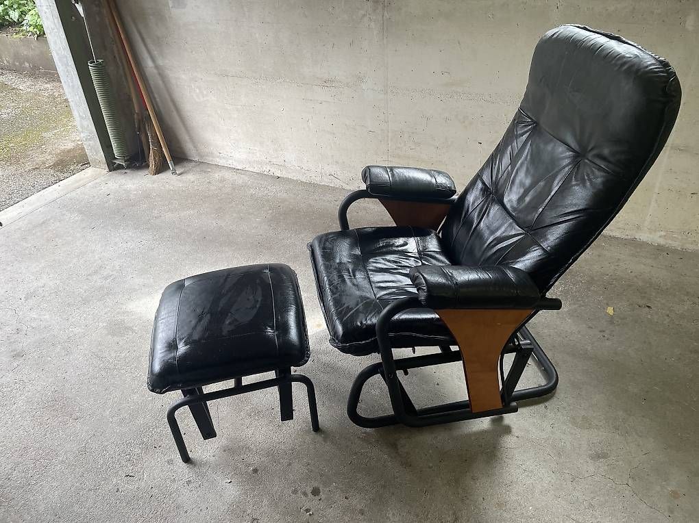 Poltrone: Retro Sessel aus Leder mit Hocker – Usato da Domat/Ems venduto da Buendner2000 1