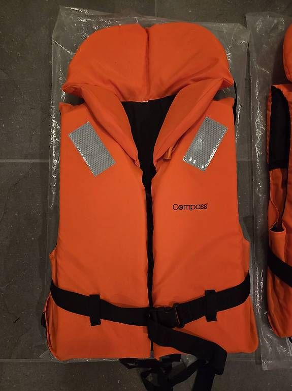 Gilets de sauvetage: Rettungswesten – D'occasion à Wangen SZ par Addy777 4