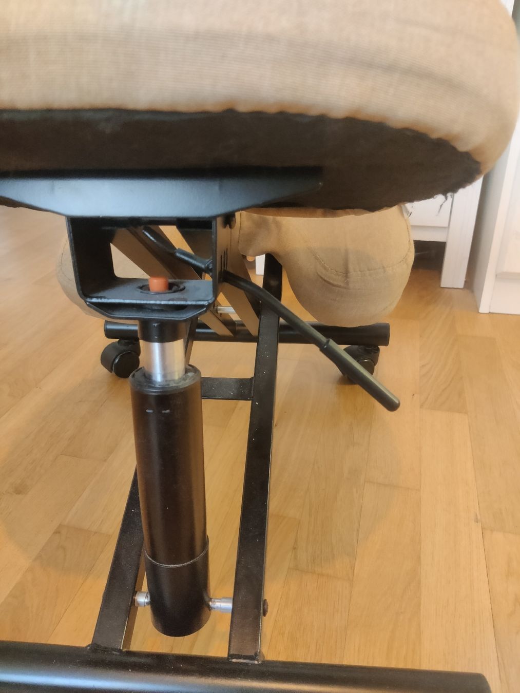 Sedie: Ergonomic Kneeling Chair – Usato da Zürich venduto da dav_5xw9 3